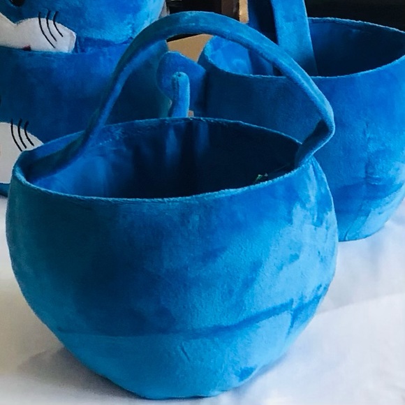 NWT Blue Shark Easter Basket velvet like fabric - Picture 3 of 12
